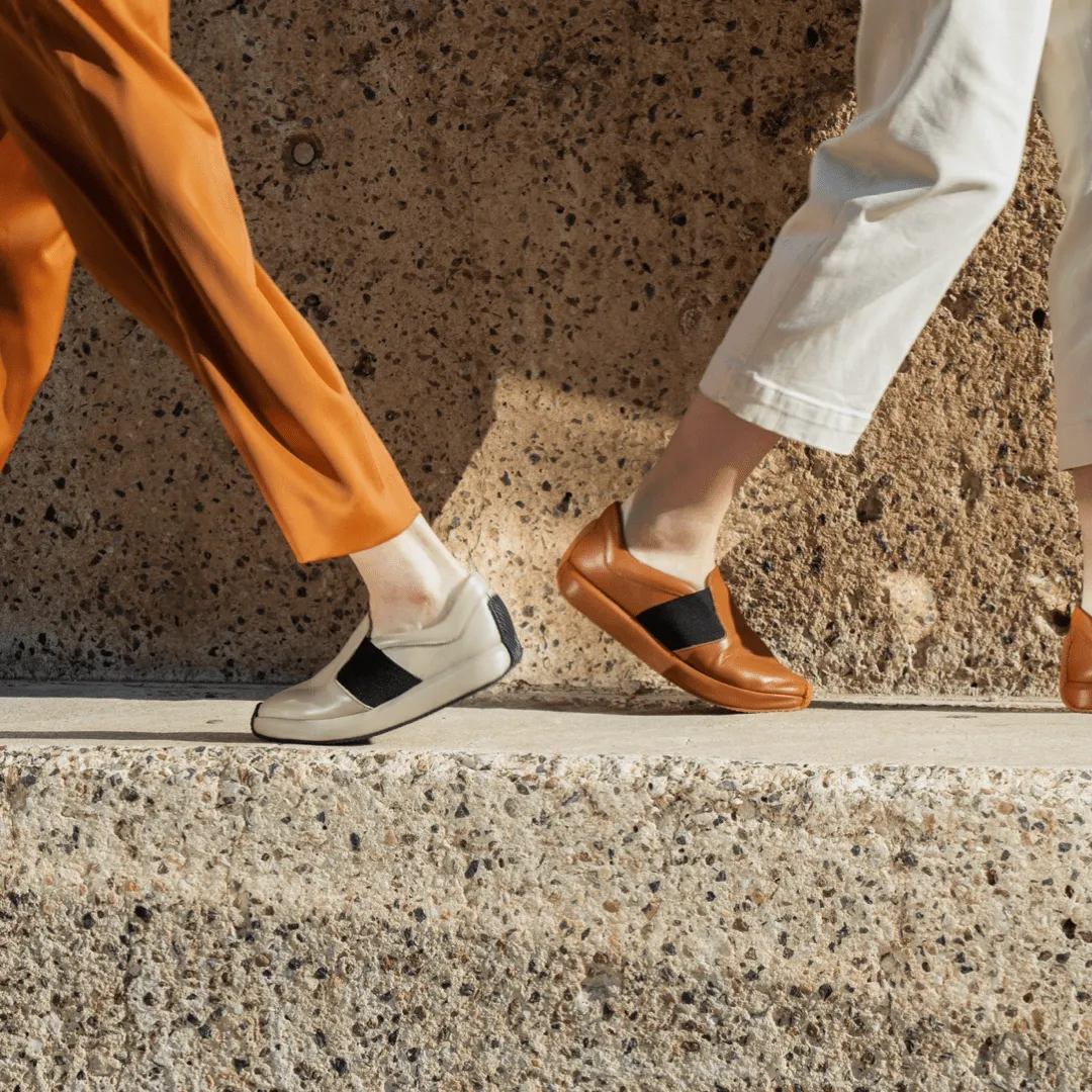 Meela tan sneaker